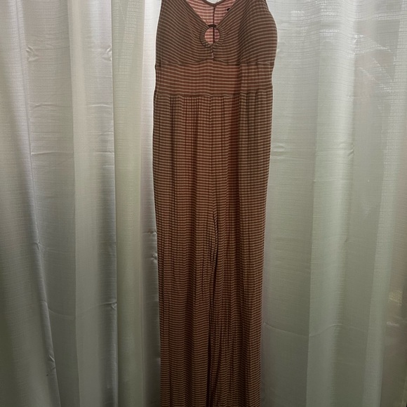 So Sleeveless Romper - Picture 2 of 4